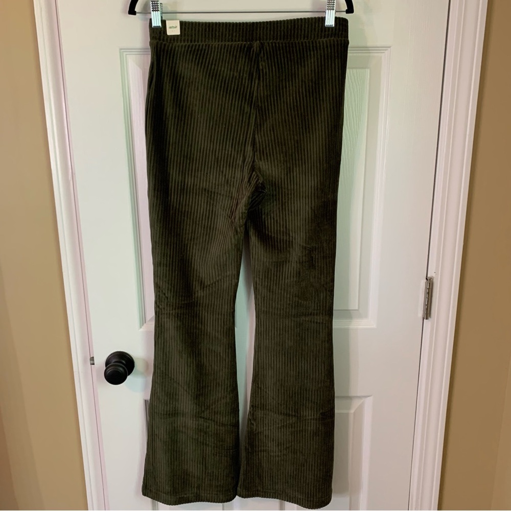 NWT Aerie Groove On High Waisted Velour Flare Olive Green Pants, size M - Picture 11 of 12